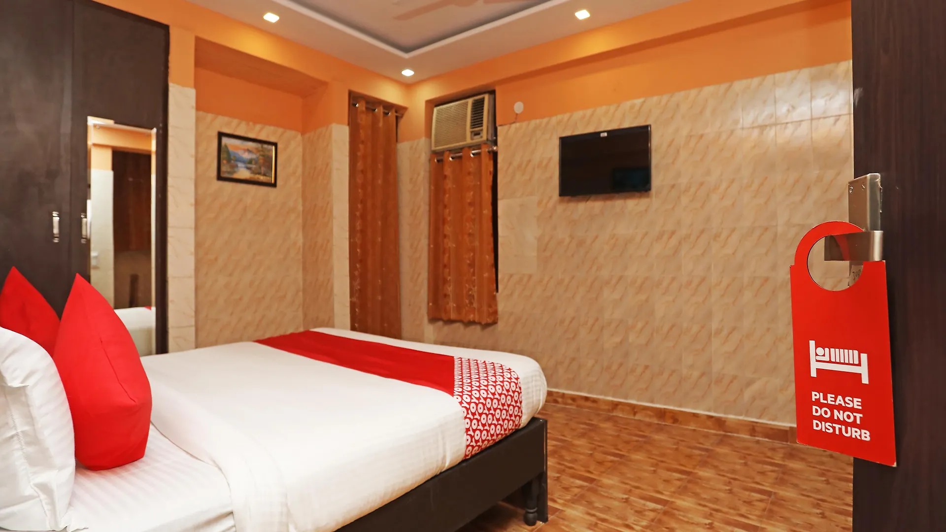 Oyo 22663 Qlark Rooms & Lawn Delhi  Hotel Delhi (National Capital Territory of India)