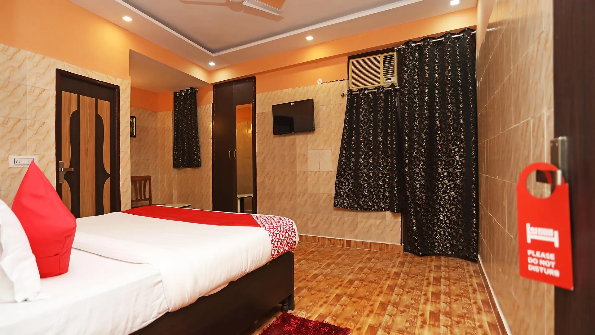 Oyo 22663 Qlark Rooms & Lawn Delhi  India