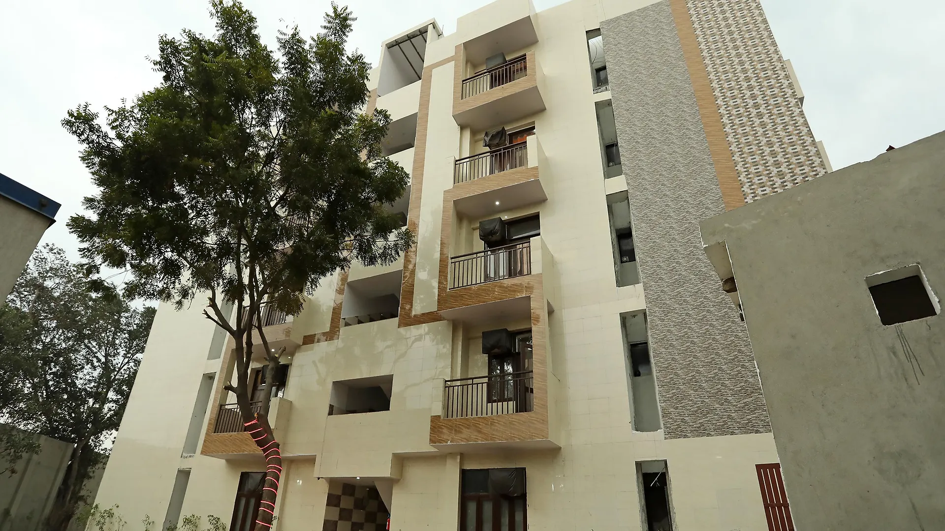 Hotel Oyo 22663 Qlark Rooms & Lawn Delhi