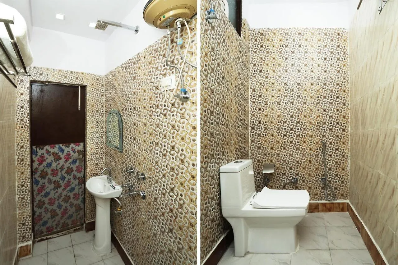Hotel Oyo 22663 Qlark Rooms & Lawn Delhi