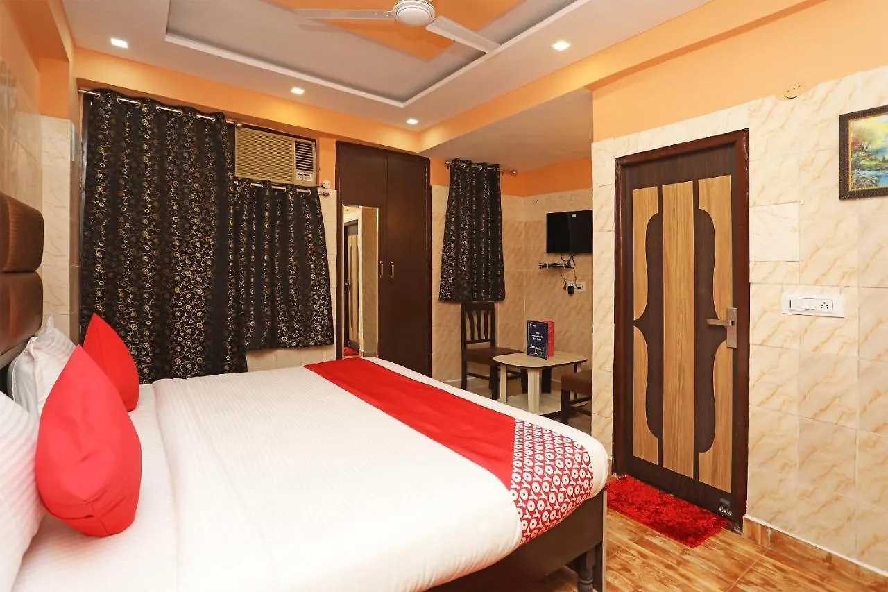 Hotel Oyo 22663 Qlark Rooms & Lawn Delhi
