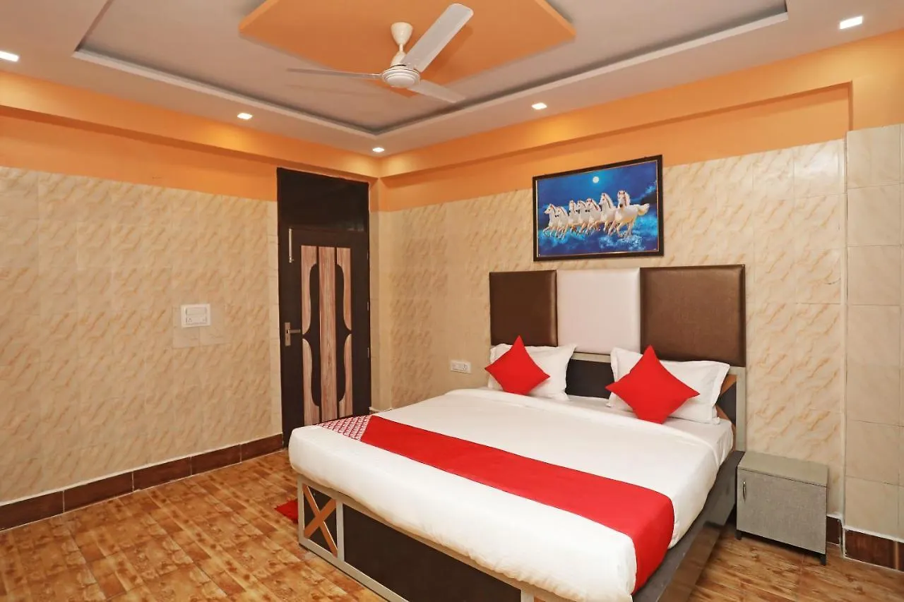 Oyo 22663 Qlark Rooms & Lawn Delhi  3*, Delhi (National Capital Territory of India) India
