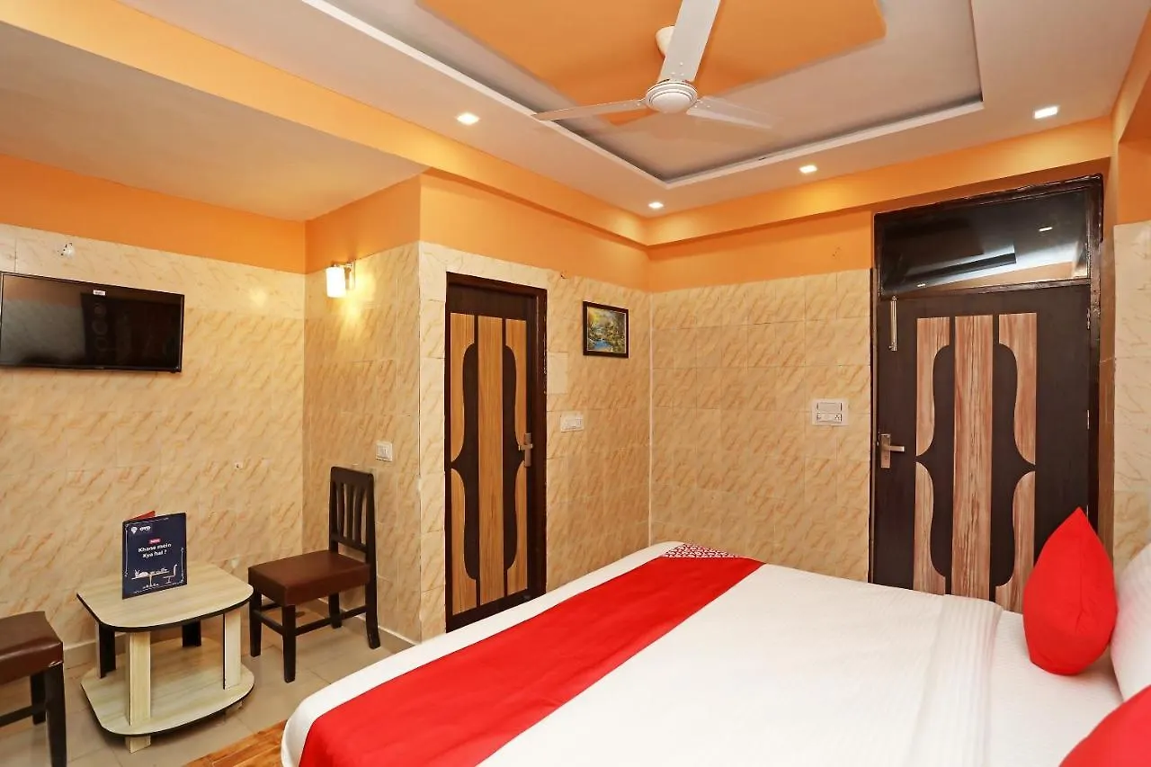 Oyo 22663 Qlark Rooms & Lawn Delhi  Hotel Delhi (National Capital Territory of India)