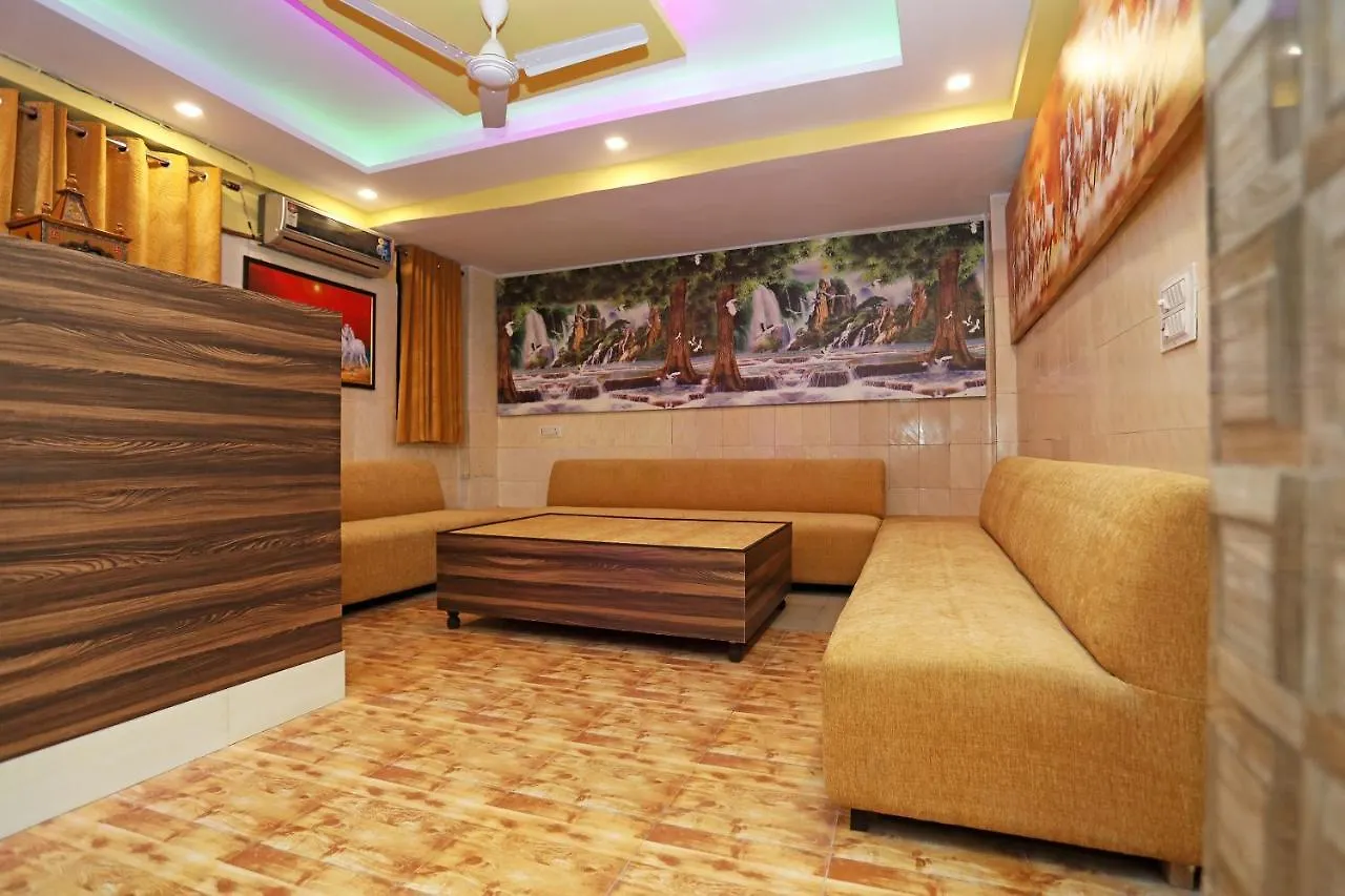 *** Hotel Oyo 22663 Qlark Rooms & Lawn Delhi  India