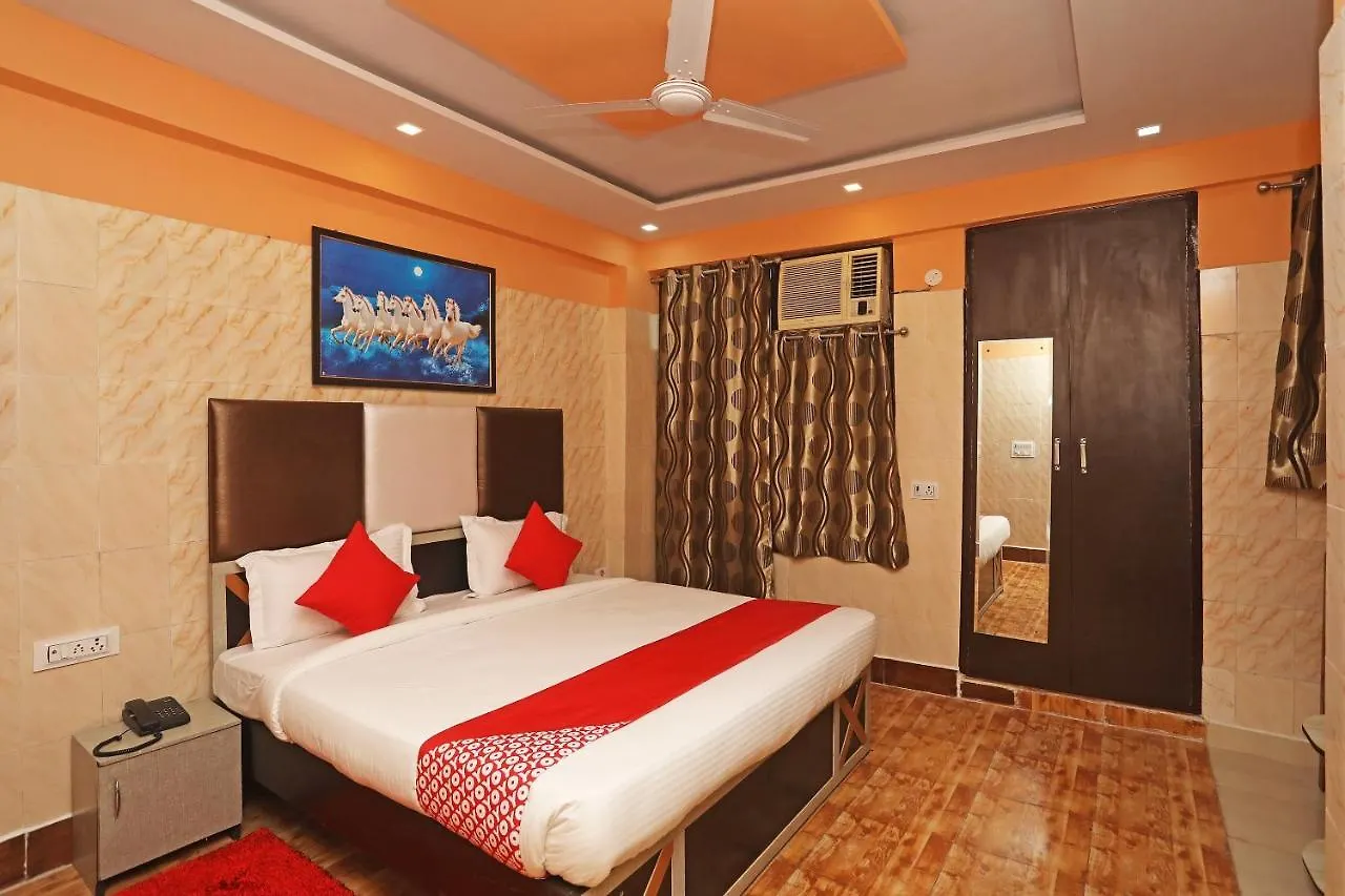 Hotel Oyo 22663 Qlark Rooms & Lawn Delhi