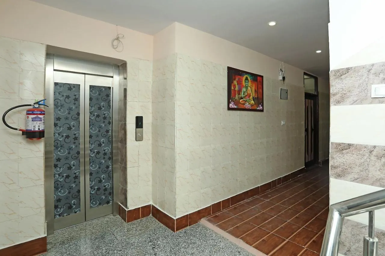 *** Hotel Oyo 22663 Qlark Rooms & Lawn Delhi  India