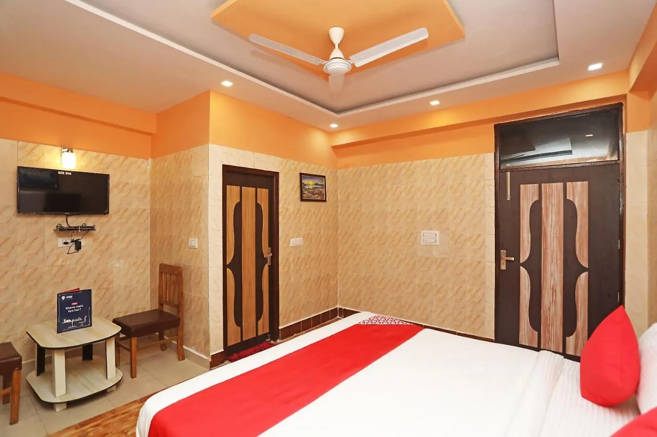 Hotel Oyo 22663 Qlark Rooms & Lawn Delhi